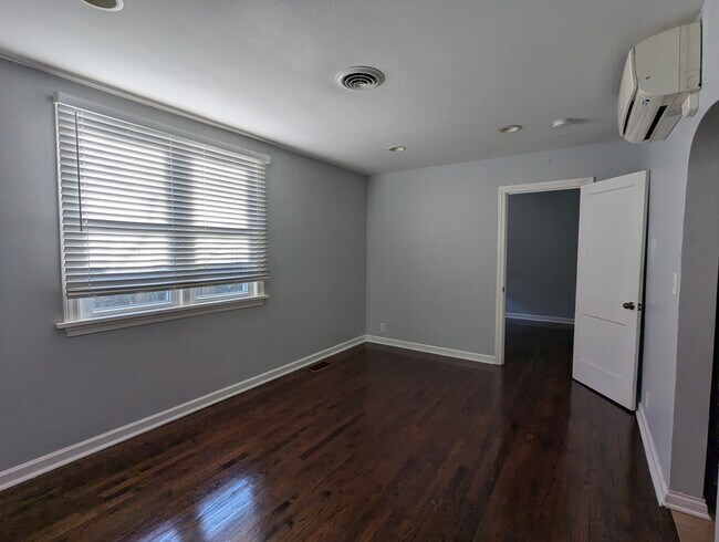 Foto del edificio - 317 E Park Ave