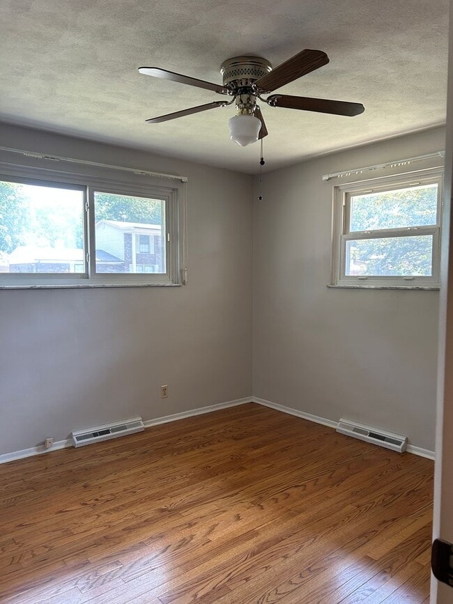 Building Photo - 1621 Sherborne Dr