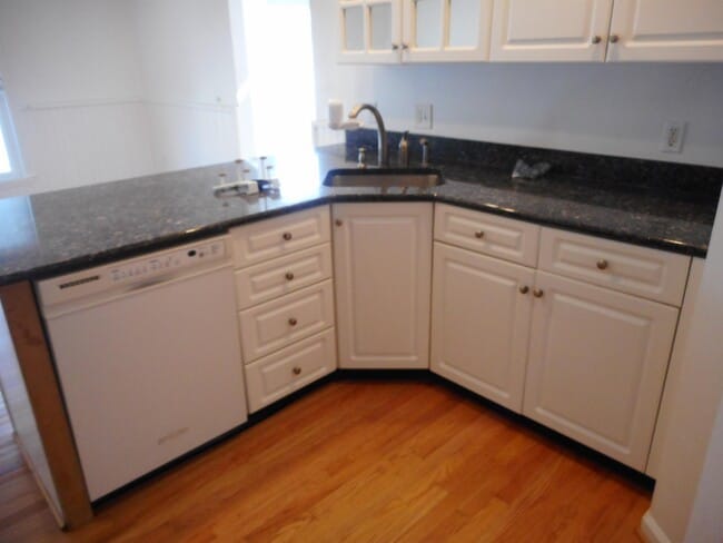 Building Photo - 207B Seneca Way