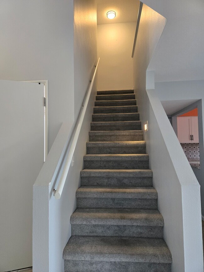 Building Photo - 824 Padua Ln