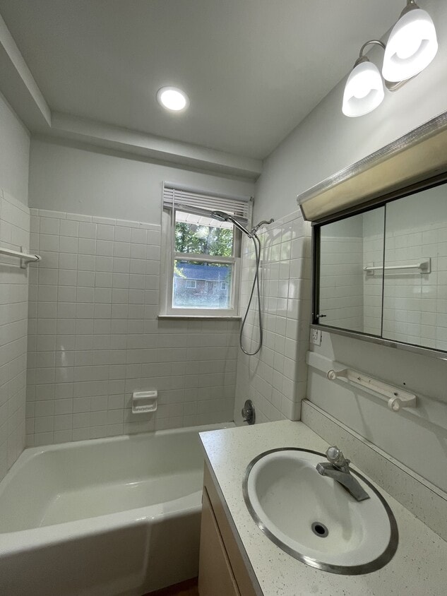 Foto del edificio - 5818 Savoy Ln