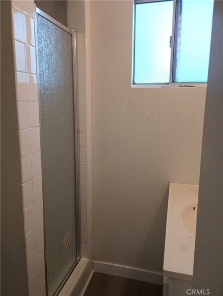 Foto del edificio - 966 E 7th St