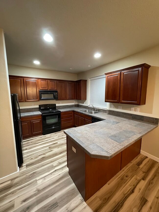 Building Photo - 1751 SE Water Lily St