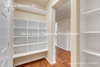 Building Photo - 409 San Marcos Dr