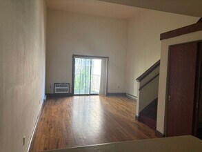 Building Photo - 402 W Dayton St