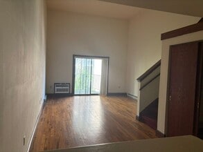 Building Photo - 402 W Dayton St