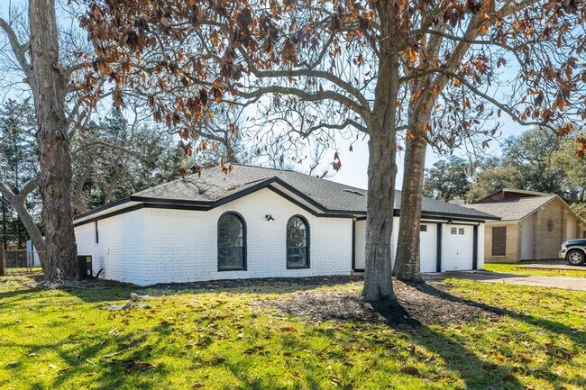 Building Photo - 111 Sunflower Ln