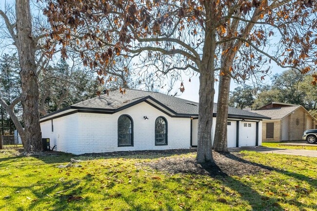 Foto del edificio - 111 Sunflower Ln