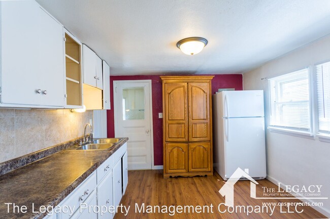 Foto del edificio - 1 br, 1 bath House - 122 East L Street