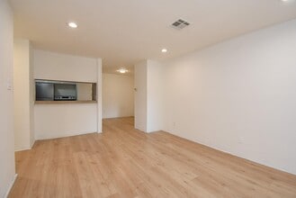 Building Photo - 7200 Clarewood Dr