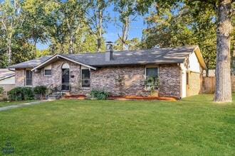 Building Photo - 14 Woodmere Pl