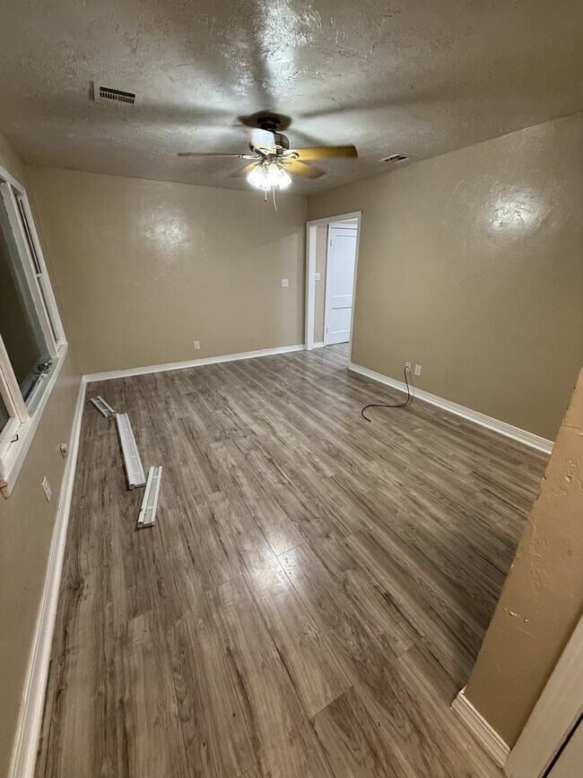 Foto del edificio - 2614 W Oklahoma Ave