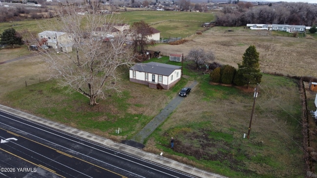 Building Photo - 471 Cheyne Rd