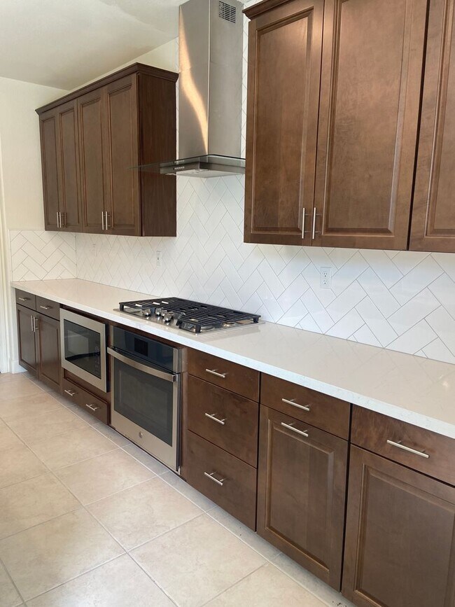 Building Photo - Folsom Ranch Community - 4 Bedroom, 2.5 Ba...