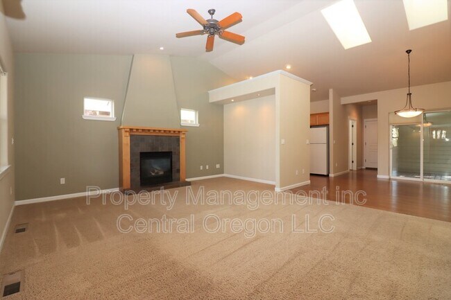 Foto del edificio - 1498 N W Lepage Pl