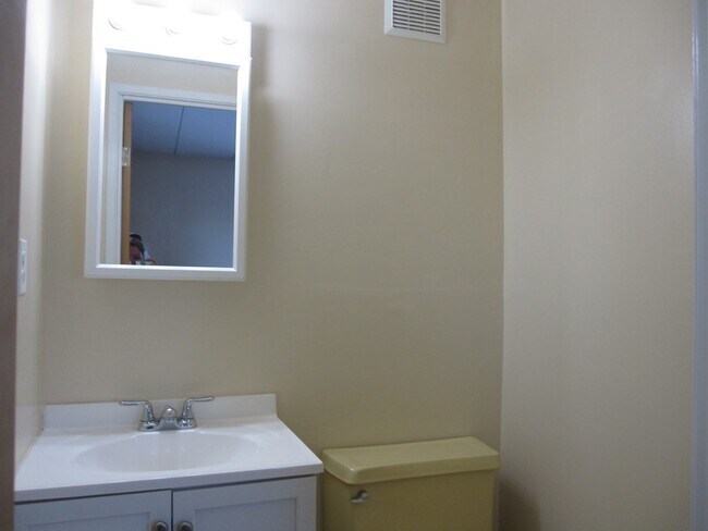 Building Photo - 308 Quarry St
