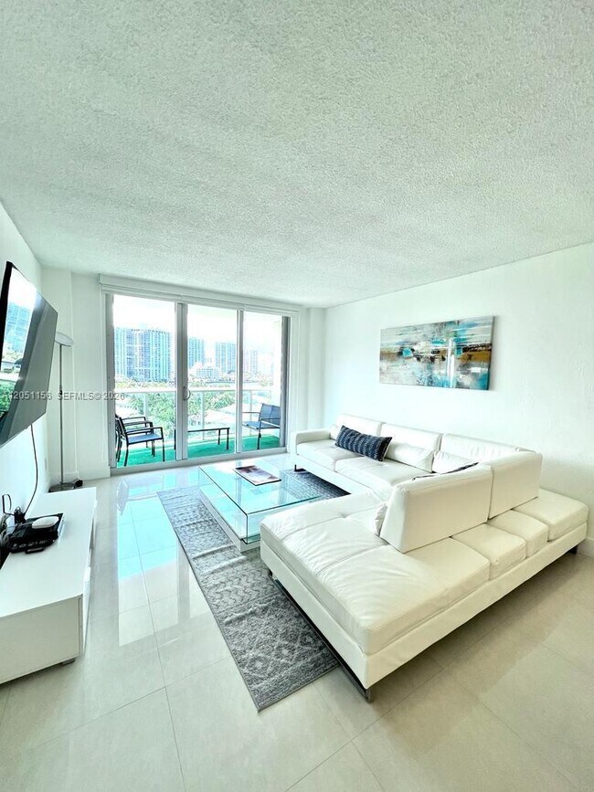 Foto del edificio - 19370 Collins Ave