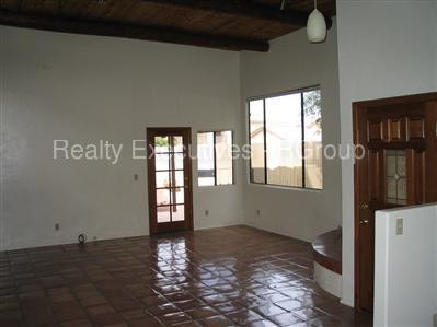 Building Photo - 1268 W Silverleaf Dr