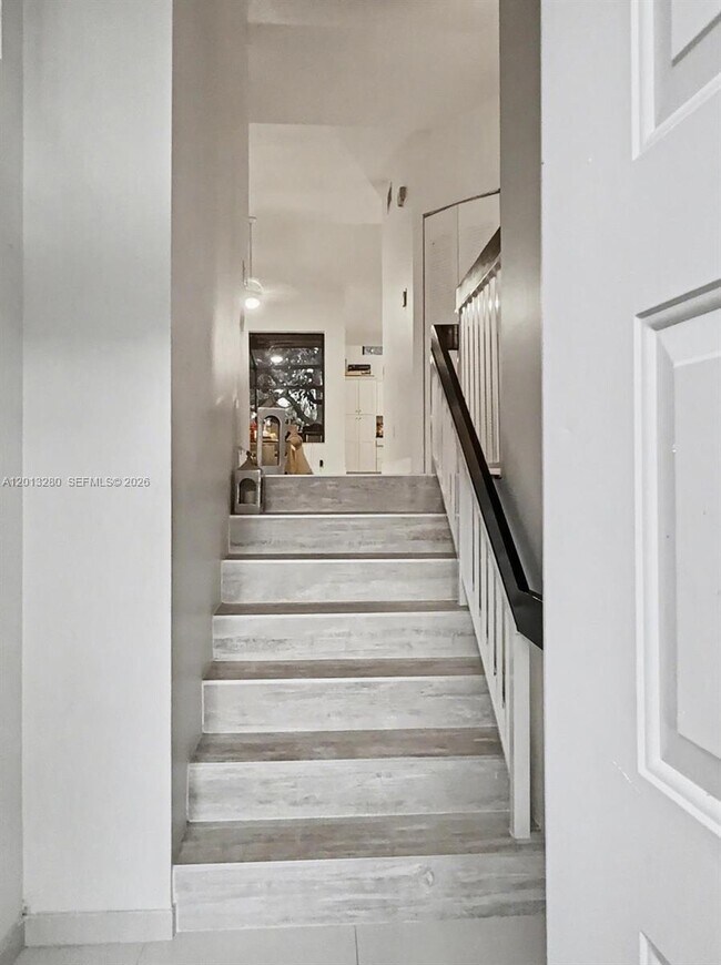 Foto del edificio - 15533 N Miami Lakeway