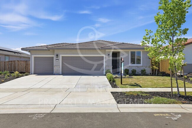 Building Photo - 4-bedroom, 2-bathroom home in the sought-after Seasons at Riverton South community in Plumas Lake