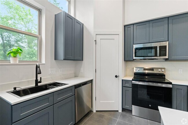 Foto del edificio - 13822 Bee Flower Ln
