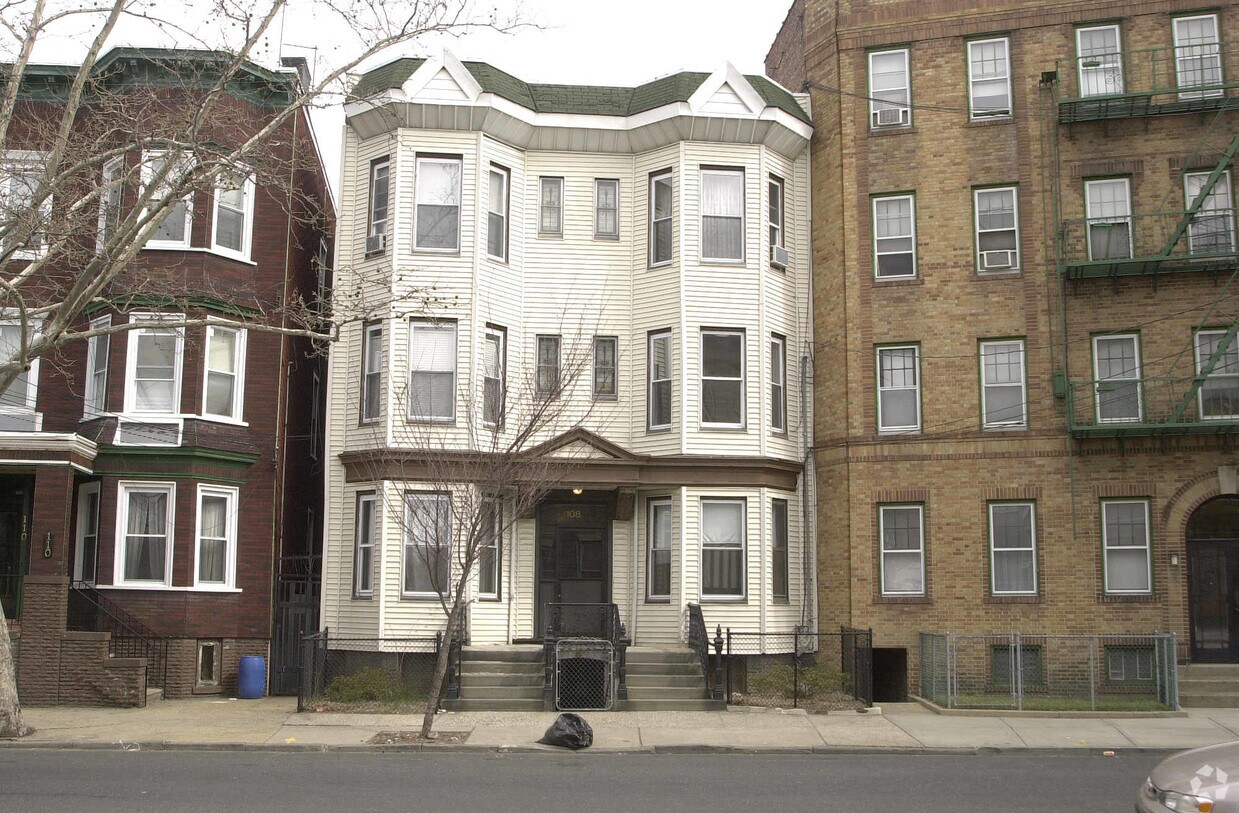 Building Photo - 108 Booraem Ave