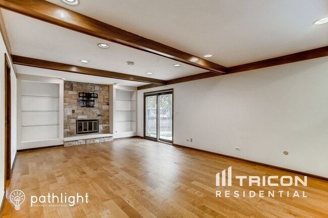 Building Photo - 2479 Lakeside Dr