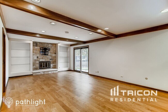 Foto del edificio - 2479 Lakeside Dr
