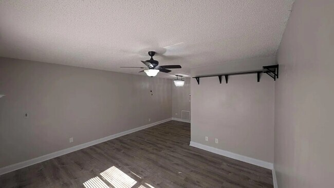 Foto del edificio - 24862 US Hwy 19 N