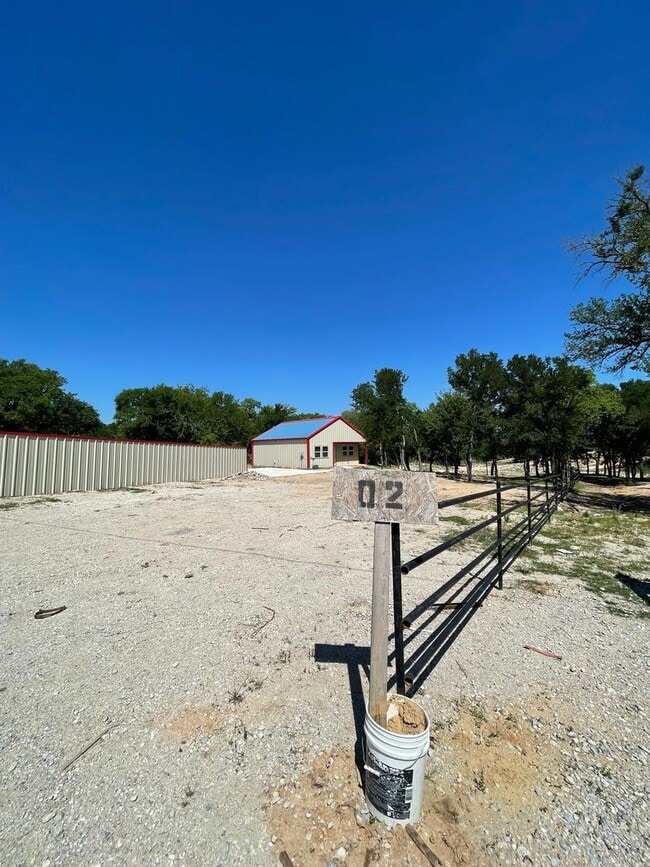 Building Photo - County Living, 2 bed barndominium