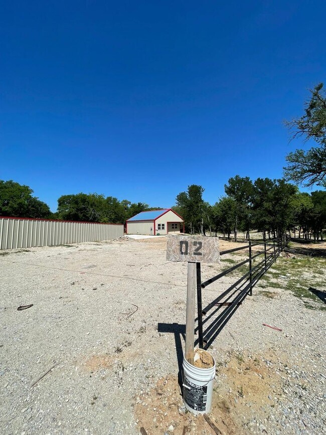 Foto del edificio - County Living, 2 bed barndominium