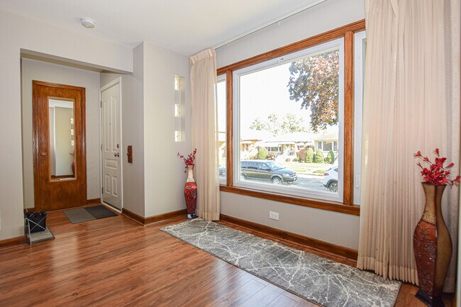 Building Photo - 5416 S New England Ave