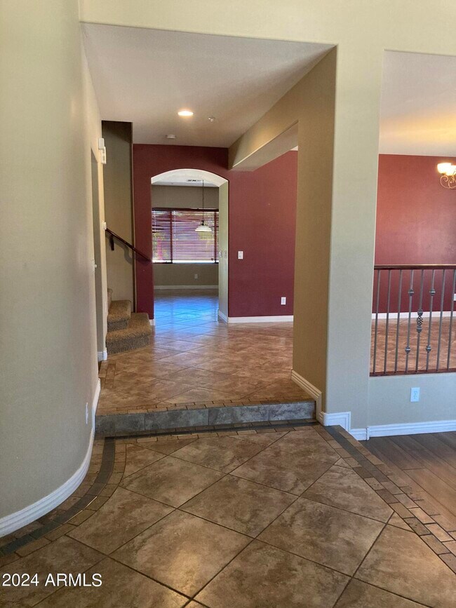 Building Photo - 2014 W Quail Track Dr