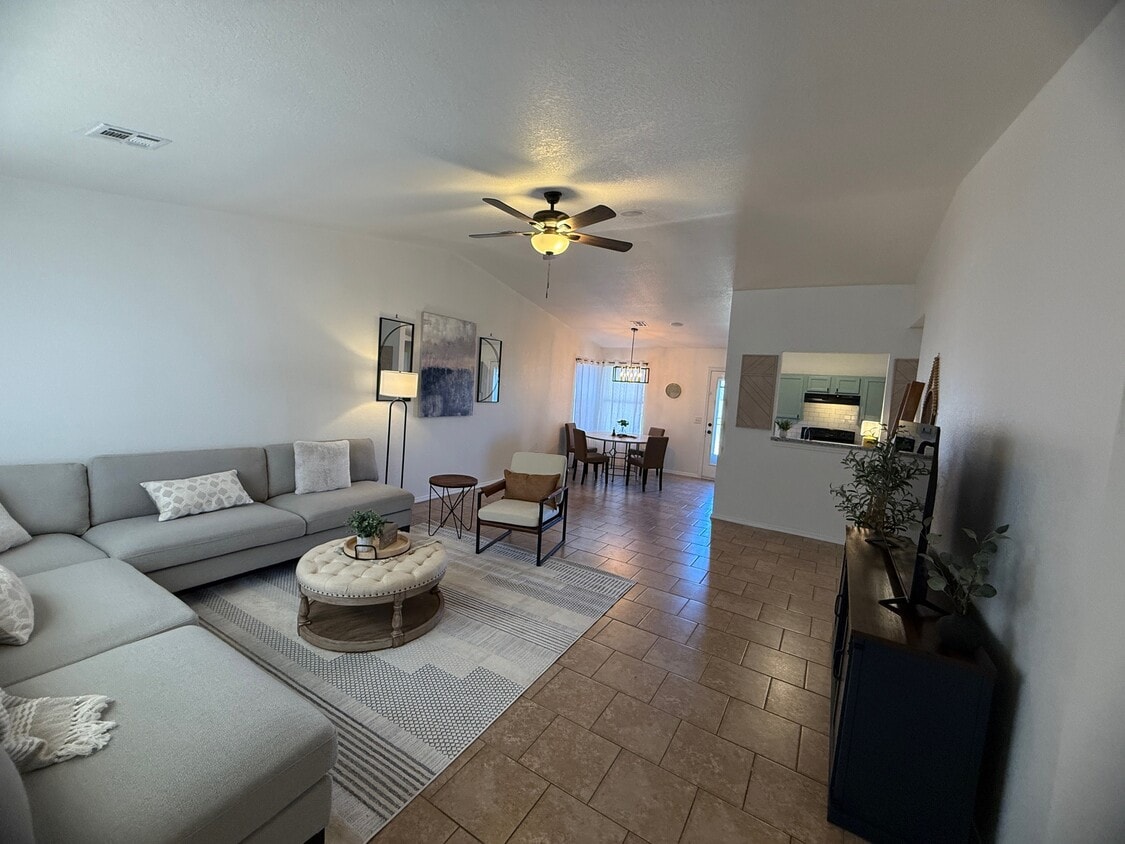 Spacious living space - 137 Rob Ln