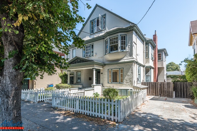 Building Photo - 510 S 6th St