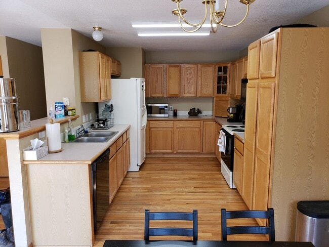 Building Photo - 10449 Hollyhock Court
