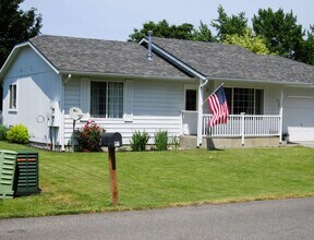 Building Photo - 229 E Orchard Ave