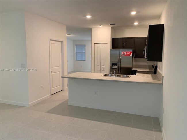 Foto del edificio - 1271 SE 27th Terrace