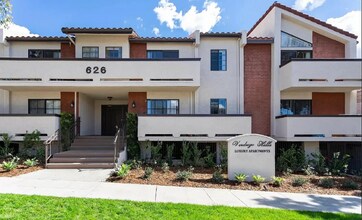 Building Photo - 626 E Verdugo Ave