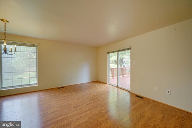 Building Photo - 6776 DUCKETTS Ln