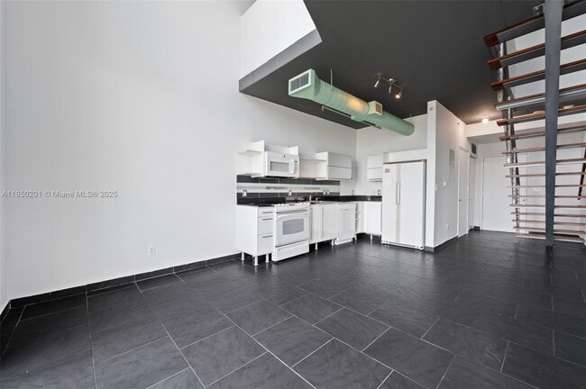 Foto del edificio - 690 SW 1st Ct