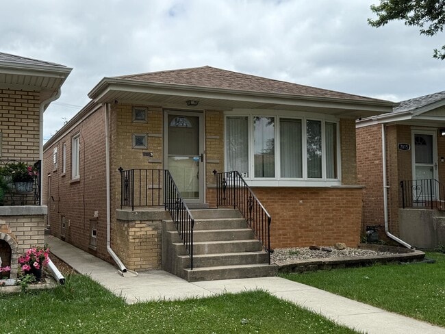 Building Photo - 7807 S Laramie Ave