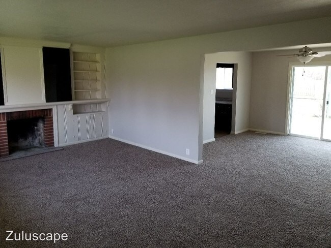 Building Photo - 3245 E Hanna Ave