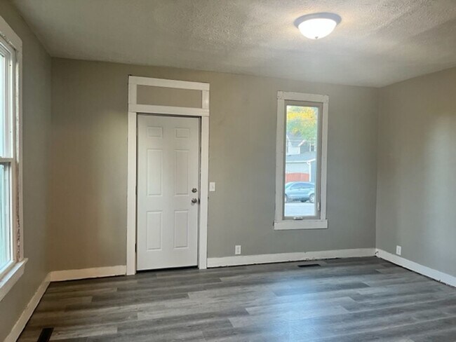 Foto del edificio - Large south side single Family Home Central Heat/Coolings, Hardwood