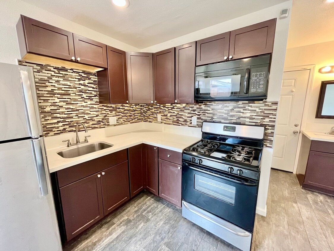 Primary Photo - 1bd + Bonus Room Casita with Washer/Dryer ...