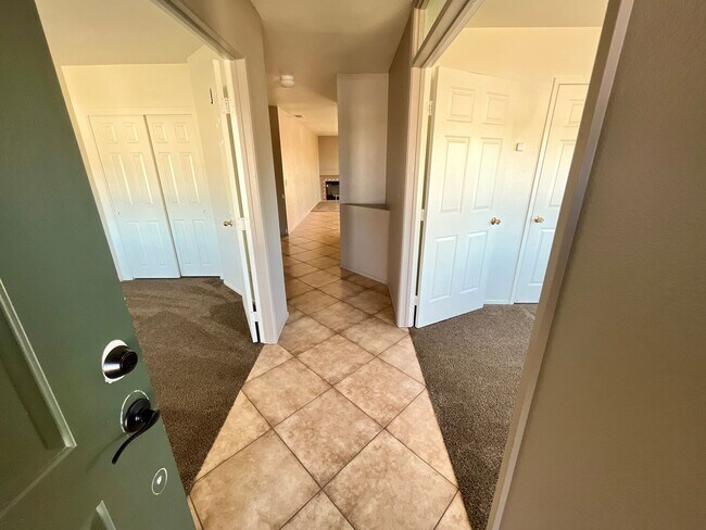 Foto del edificio - Wow must see 4 bedroom Plus 2 bath Home in...