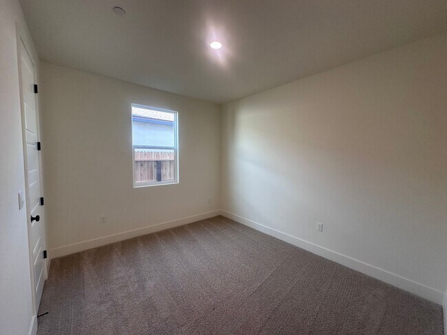 Foto del edificio - NW Visalia Home Coming Soon! Walking distance to Oak Grove