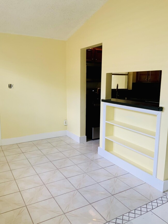 Building Photo - 747 Orchid Dr