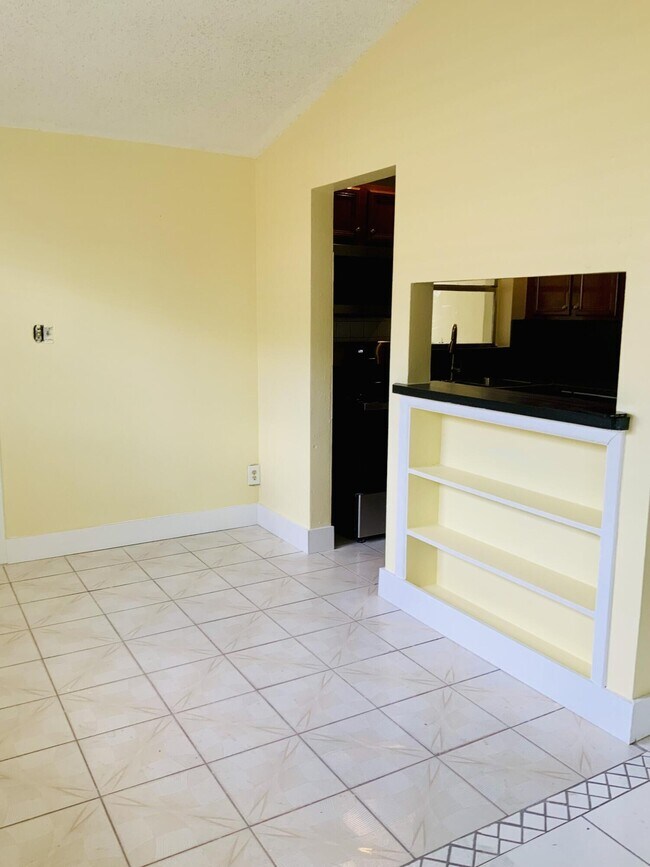 Foto del edificio - 747 Orchid Dr