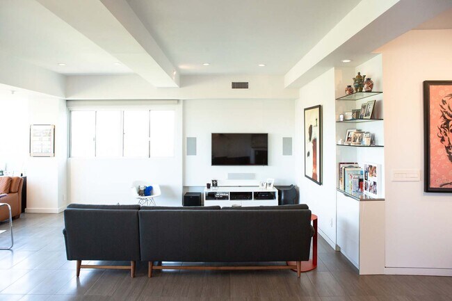 Foto del edificio - 865 Comstock Ave